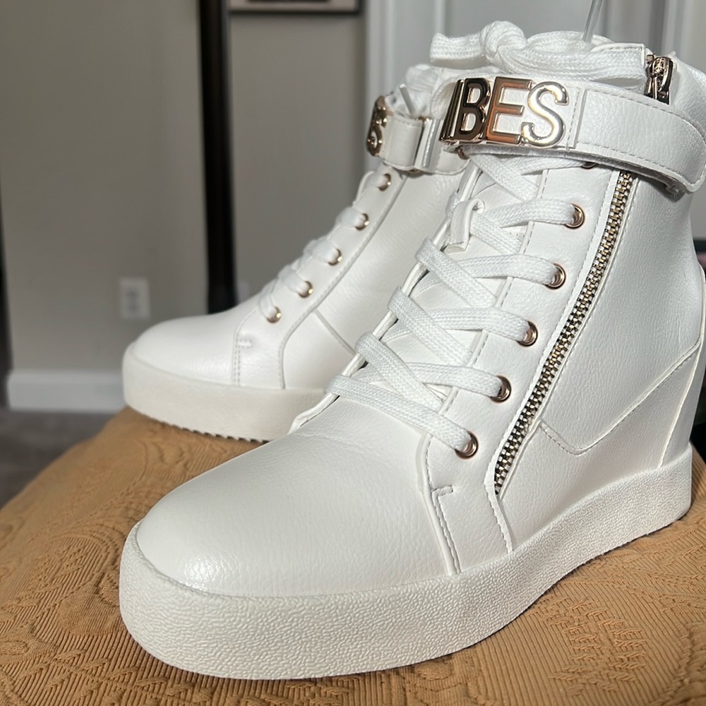 Vibes wedged Sneakers